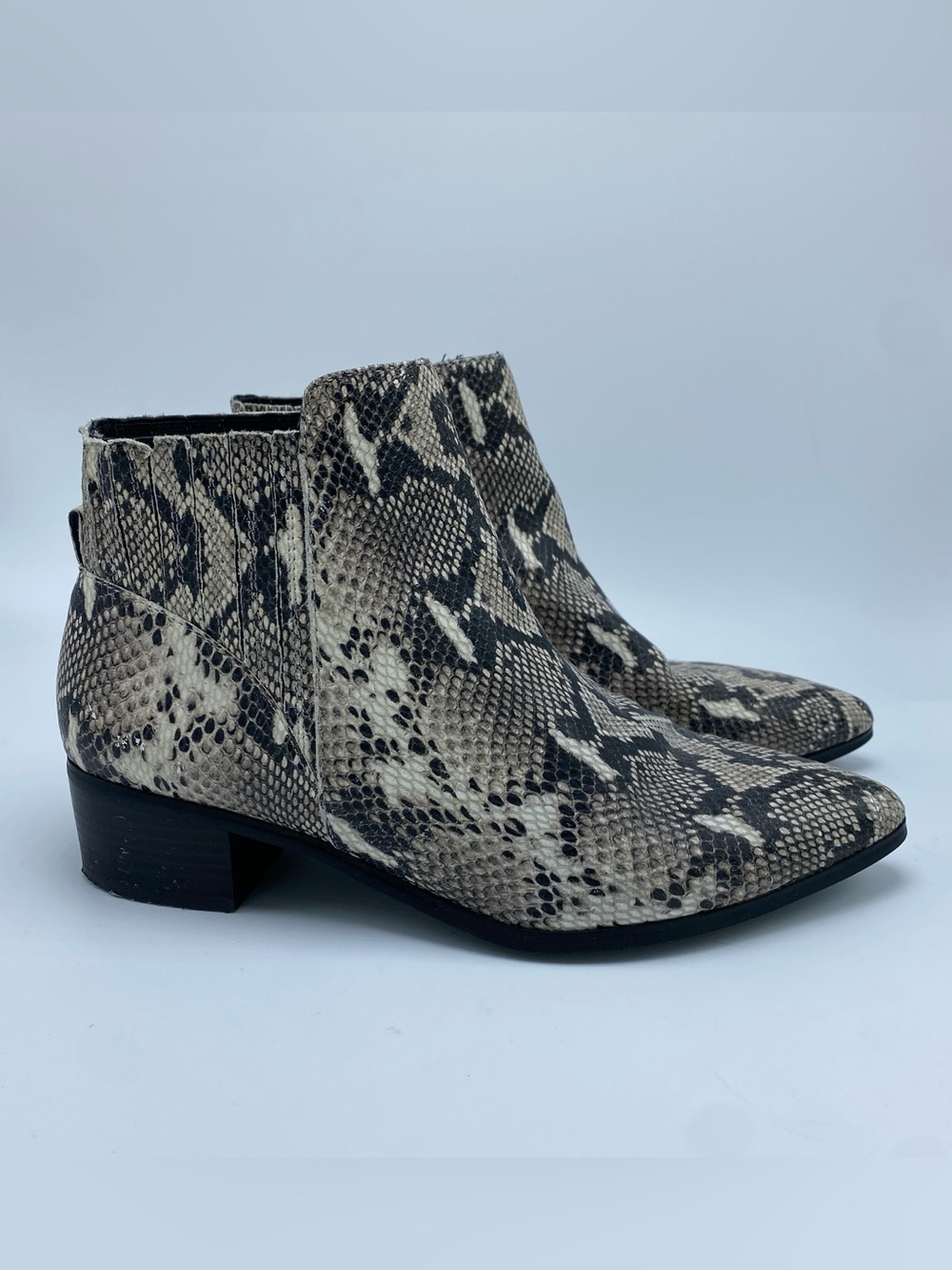 Halogen size 8 Snake-Print Ankle Pointed Toe Boots Booties in Beige and Black